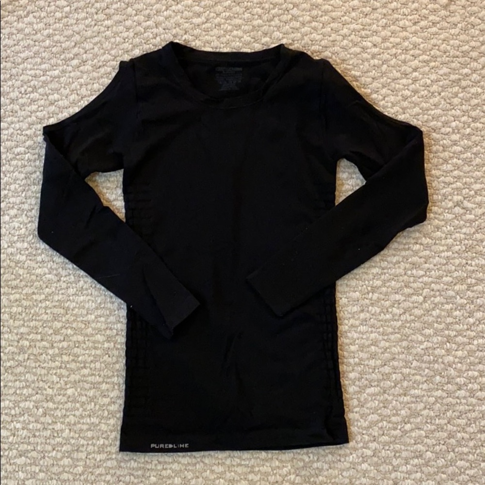 Black top long sleeve (cold shoulders)